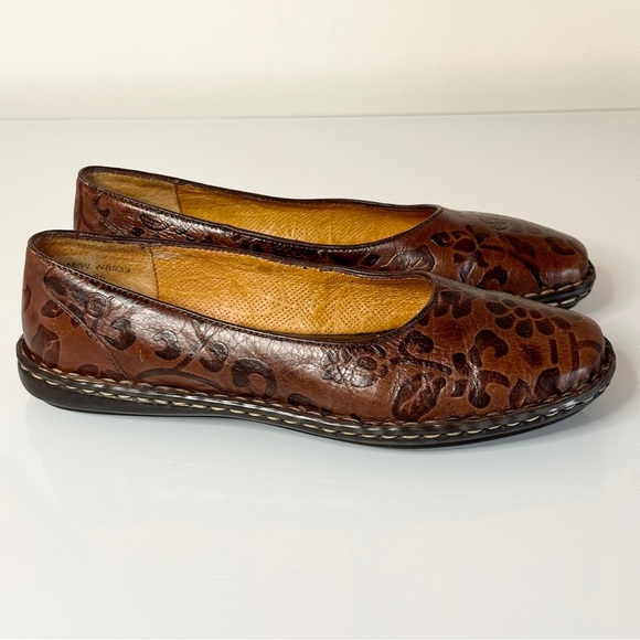 Born Vintage Tooled Leather Floral Ballet Flats 8 Brown - Picture 3 of 8